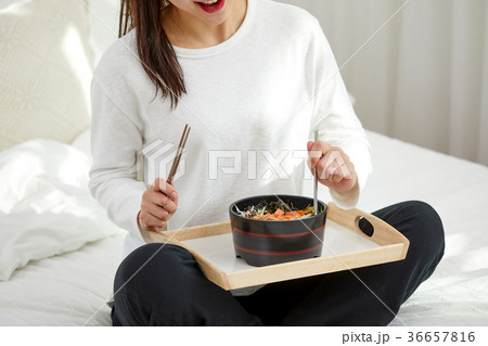 食事 ベッド 寝台 36657816