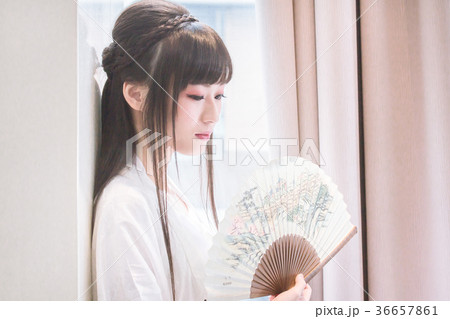 女性 メス 女の人 36657861