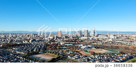 空撮　快晴の空　さいたま新都心と富士山 36658336