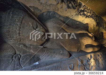 アジャンタ石窟寺院 第26窟の涅槃仏 アジャンタ石窟寺院 第26窟の涅槃仏 36659214