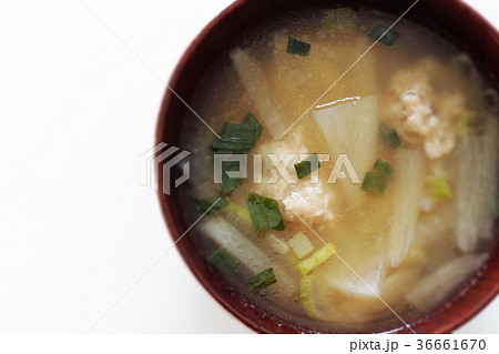 肉団子と大根の味噌汁の写真素材