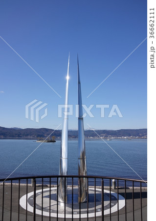 諏訪湖畔の日時計と初島 36662111