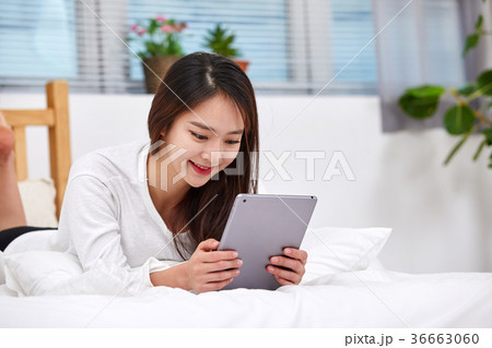 アイパッド iPad 女性 36663060