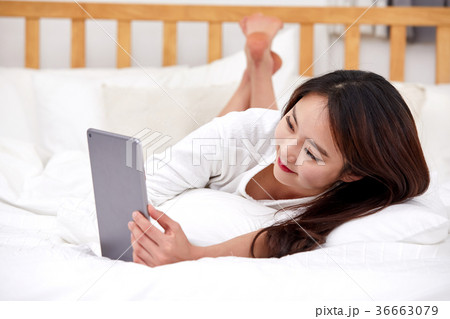 アイパッド iPad 女性 36663079