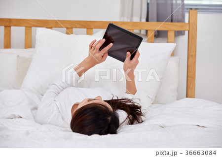 アイパッド iPad 女性 36663084