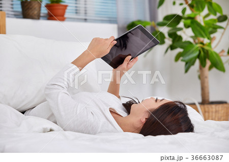 アイパッド iPad 女性 36663087