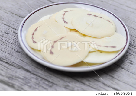 almond tulies or French dessert 36668052