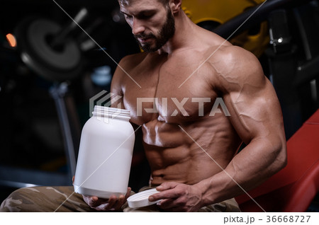 sexy strong bodybuilder athletic men pumping up muscles with dum sexy strong bodybuilder athletic men pumping up muscles with dum 36668727