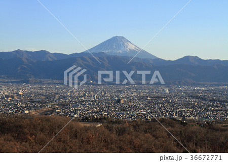 登美の丘から望む富士山と甲府盆地 登美の丘から望む富士山と甲府盆地 36672771