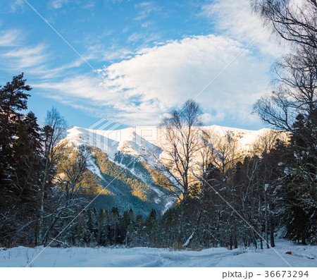 Winter mountain landscape with rocks and snow 36673294