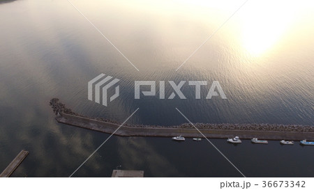 ベタ凪の海〜ドローンで上空から撮影（北海道斜里郡斜里町） 36673342