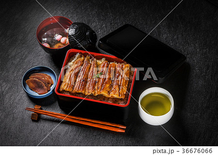 特上鰻重　Deluxe grilled eel and rice in lacquered box 36676066