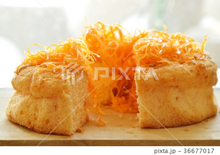 golden egg threads cake cut for piece  36677017