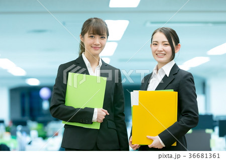 女性会社員　OL　ビジネスイメージ　オフィスレディ 36681361