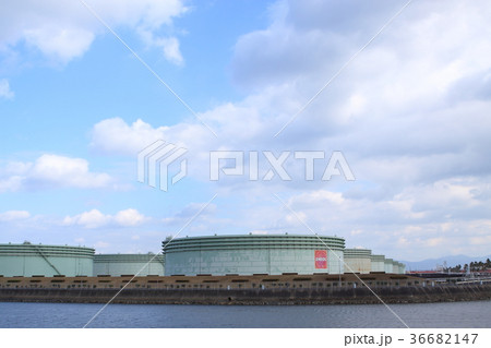 石油基地のタンク 36682147