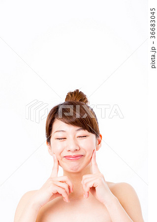 肌の張り ビューティーイメージ 若い女性 美肌 素肌 スキンケア 白バック 美容イメージ写真素材 肌の張り ビューティーイメージ 若い女性 美肌 素肌 スキンケア 白バック 美容イメージ写真素材 36683045