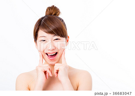 肌の張り ビューティーイメージ 若い女性 美肌 素肌 スキンケア 白バック 美容イメージ写真素材 肌の張り ビューティーイメージ 若い女性 美肌 素肌 スキンケア 白バック 美容イメージ写真素材 36683047