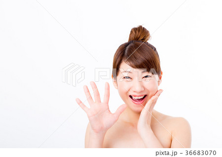 肌の張り ビューティーイメージ 若い女性 美肌 素肌 スキンケア 白バック 美容イメージ写真素材 肌の張り ビューティーイメージ 若い女性 美肌 素肌 スキンケア 白バック 美容イメージ写真素材 36683070