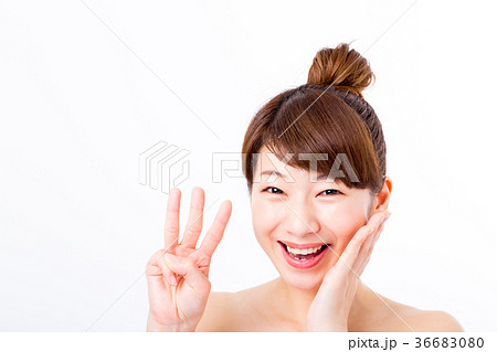肌の張り ビューティーイメージ 若い女性 美肌 素肌 スキンケア 白バック 美容イメージ写真素材 肌の張り ビューティーイメージ 若い女性 美肌 素肌 スキンケア 白バック 美容イメージ写真素材 36683080