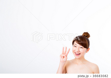 肌の張り ビューティーイメージ 若い女性 美肌 素肌 スキンケア 白バック 美容イメージ写真素材 肌の張り ビューティーイメージ 若い女性 美肌 素肌 スキンケア 白バック 美容イメージ写真素材 36683082