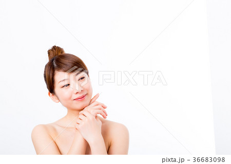 肌の張り ビューティーイメージ 若い女性 美肌 素肌 スキンケア 白バック 美容イメージ写真素材 肌の張り ビューティーイメージ 若い女性 美肌 素肌 スキンケア 白バック 美容イメージ写真素材 36683098
