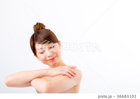 肌の張り ビューティーイメージ 若い女性 美肌 素肌 スキンケア 白バック 美容イメージ写真素材 肌の張り ビューティーイメージ 若い女性 美肌 素肌 スキンケア 白バック 美容イメージ写真素材 36683101