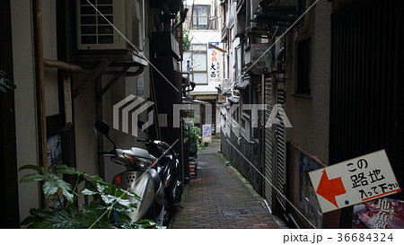 裏路地への入り口 36684324