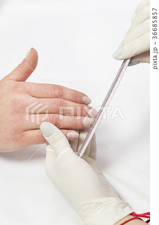 The process of the master's work in the manicure s 36685857