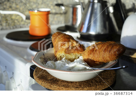 breakfast in the kitchen, coffee and croissants 36687314