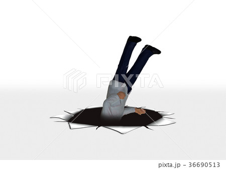 落とし穴にはまるシニア男性 36690513