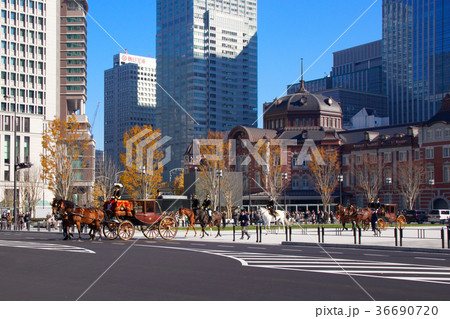 東京駅発着馬車列復活　新任大使の馬車列 36690720