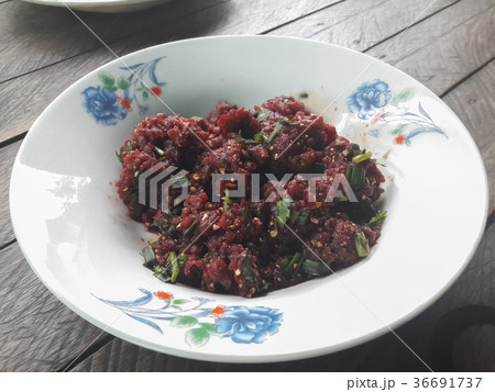 Spicy minced beef salad 36691737