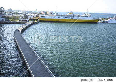 青森港の遊歩道(青森県青森市柳川) 青森港の遊歩道(青森県青森市柳川) 36691806