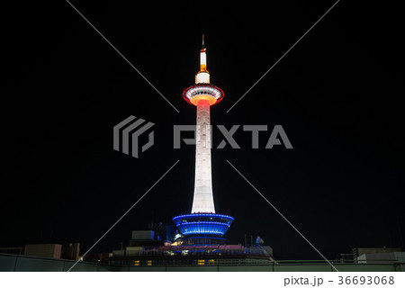 京都タワー 夜景 (京都府京都市下京区) ※2017年4月撮影 京都タワー 夜景 (京都府京都市下京区) ※2017年4月撮影 36693068