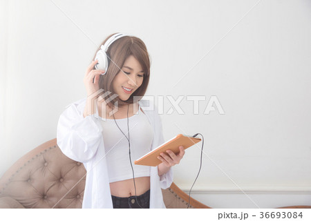 Beautiful woman listen music from headphone Beautiful woman listen music from headphone 36693084