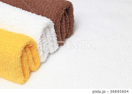 タオル　白背景　白バック　スタジオ撮影　コピースペース 36695604