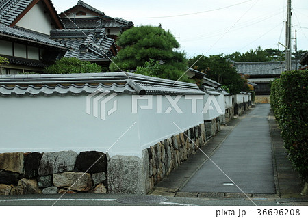 白壁塀・瓦屋根の日本建築（山口：萩）の写真素材 [36696208] - PIXTA