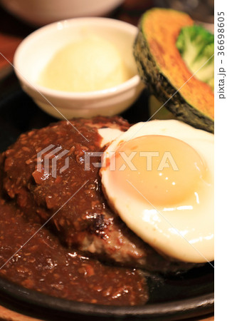 ハンバーグ目玉焼きのせ 36698605
