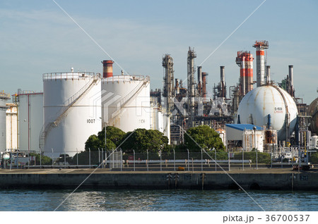 石油コンビナートの施設 石油コンビナートの施設 36700537