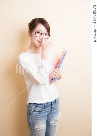 女性　ポートレート 36700978