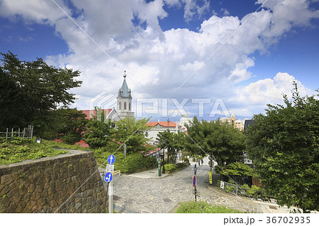 函館の街並み　チャチャ登りから見る函館カトリック元町教会 36702935
