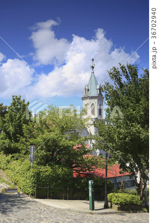 函館の街並み 大三坂から見る函館カトリック元町教会の写真素材