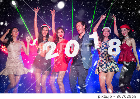 Teenagers are celebrating at the night party. 36702958