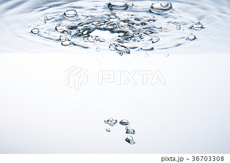 水中 気泡 水中 気泡 36703308