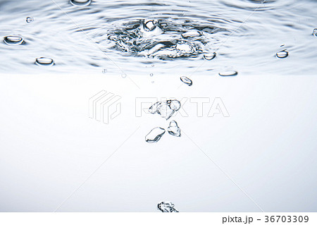 水中 気泡 水中 気泡 36703309