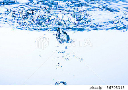 水中 気泡 水中 気泡 36703313