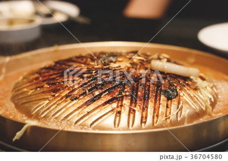 Empty barbecue pan at barbecue restaurant. 36704580