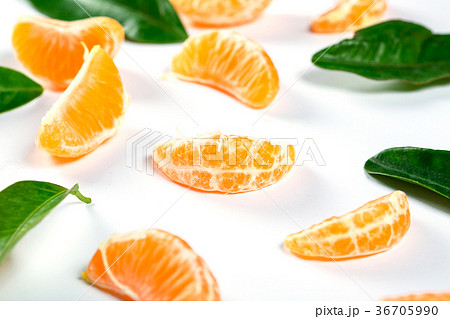 Ripe Orange Tangerine (Mandarin) With Leaves Ripe Orange Tangerine (Mandarin) With Leaves 36705990