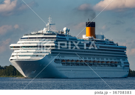Large royal cruise liner Large royal cruise liner 36708383