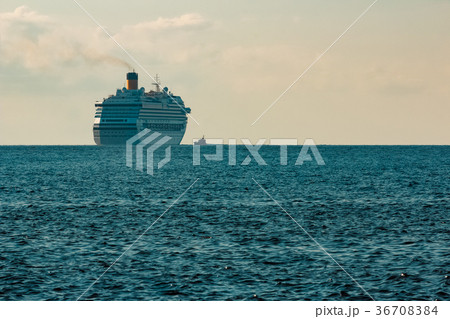 Large royal cruise liner Large royal cruise liner 36708384